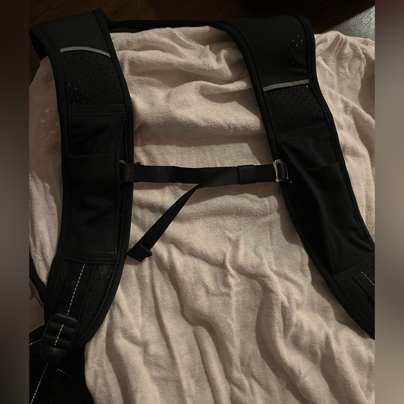 Lululemon Athletica Aqua and Black Run All Day Backpack - Picture 9 of 11